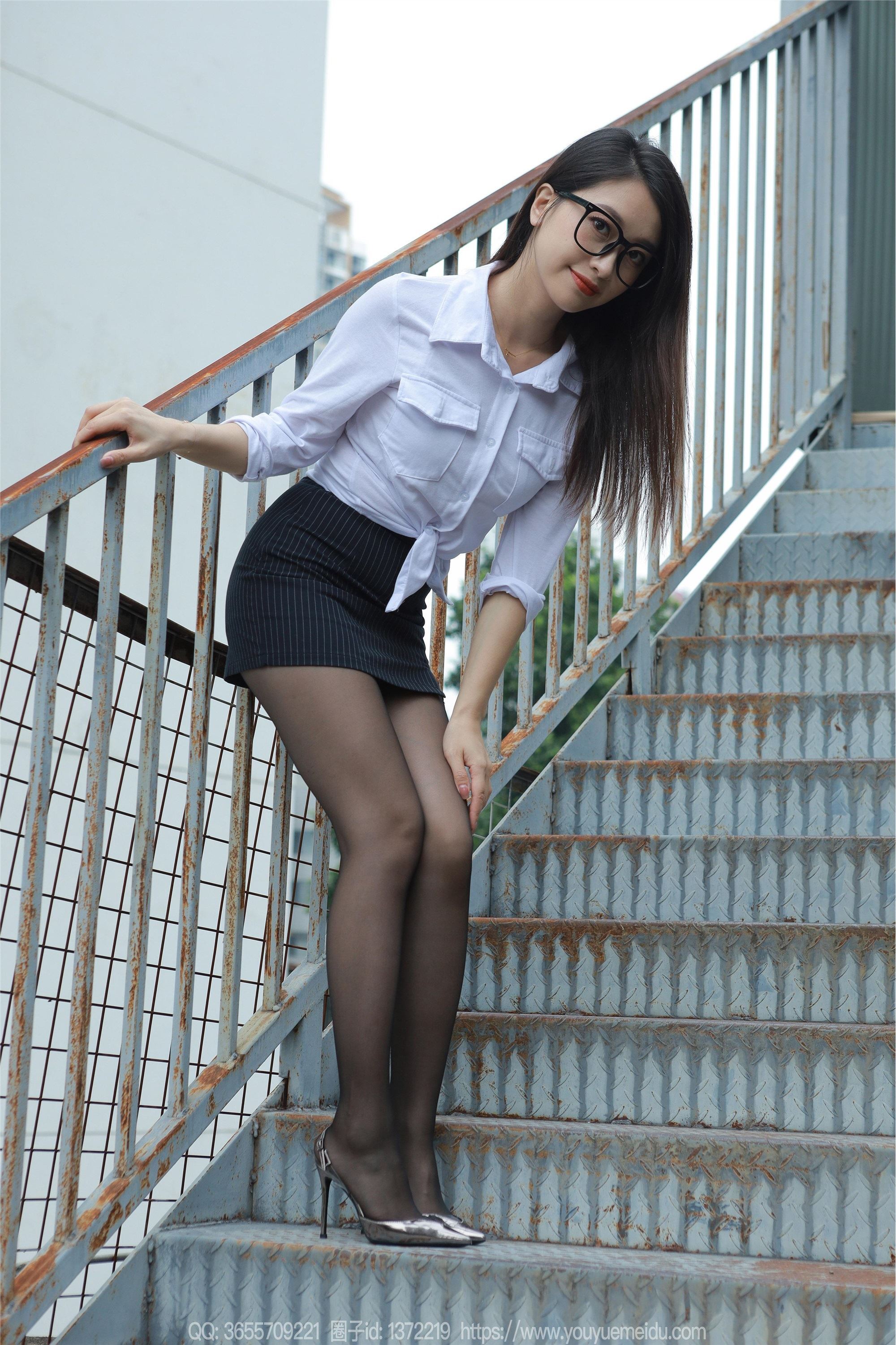 IESS异思趣向  2023.10.26 丝享家 1569 小婕《迷人眼镜娘》